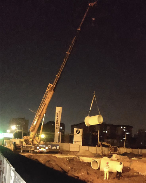 大宁县“弯臂矫正”—— 吊车的 “形变补偿” 技术